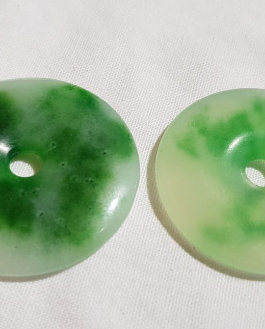 Pis en jade véritable teinté vert