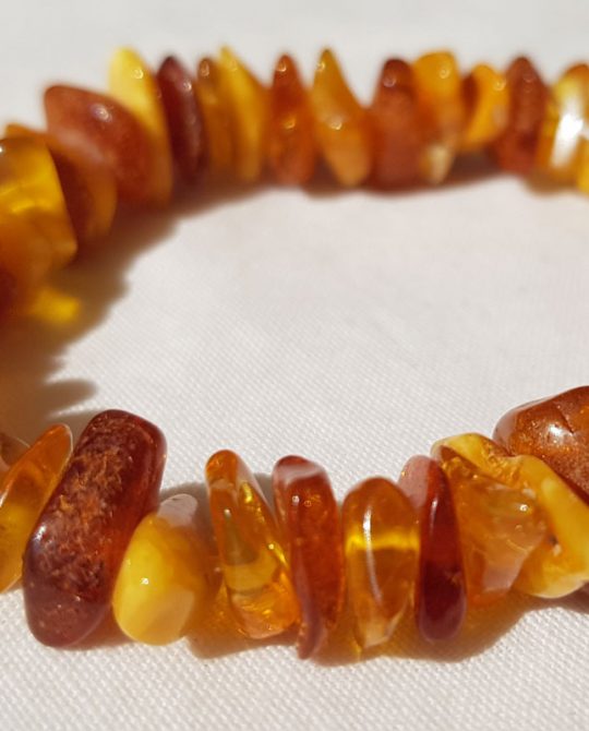 bracelet en perles de formes libres en ambre