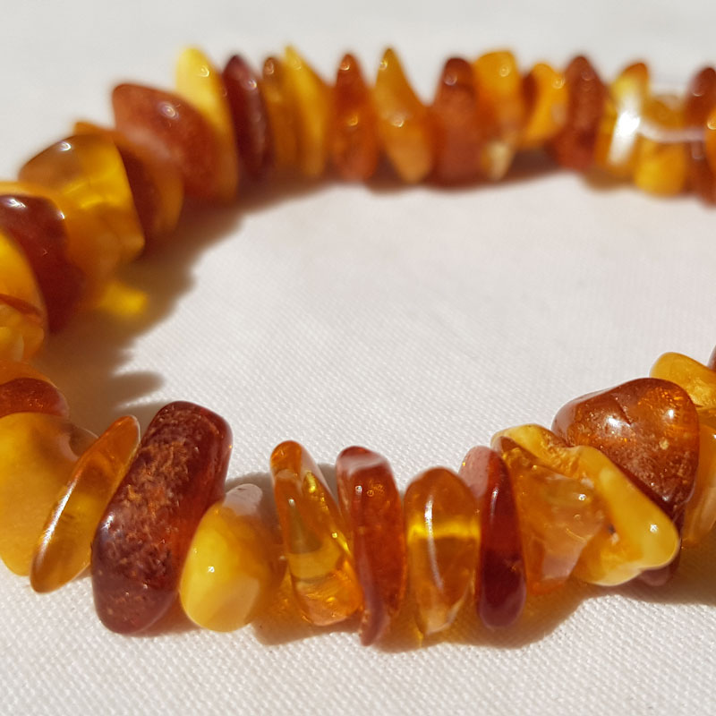 bracelet en perles de formes libres en ambre